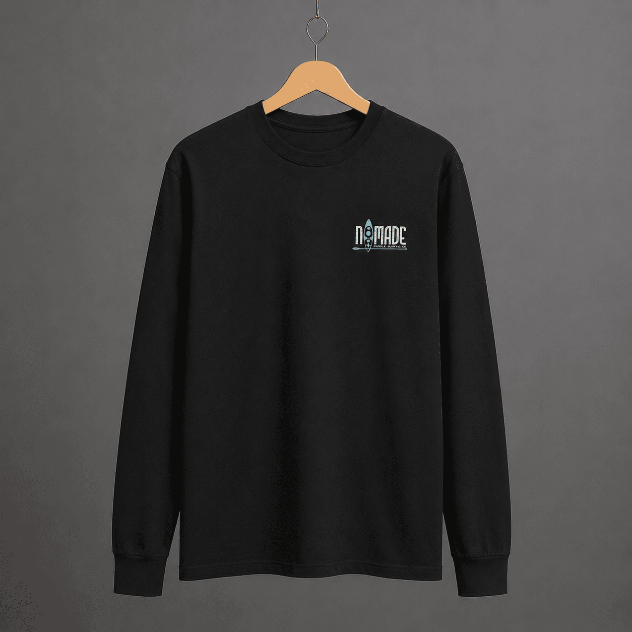 Polera Manga Larga Logo Pequeño — Nómade Sports